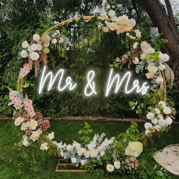 Chic SELICOR Wedding Signs - Perfect Mr and Mrs Accents for Your Ceremony